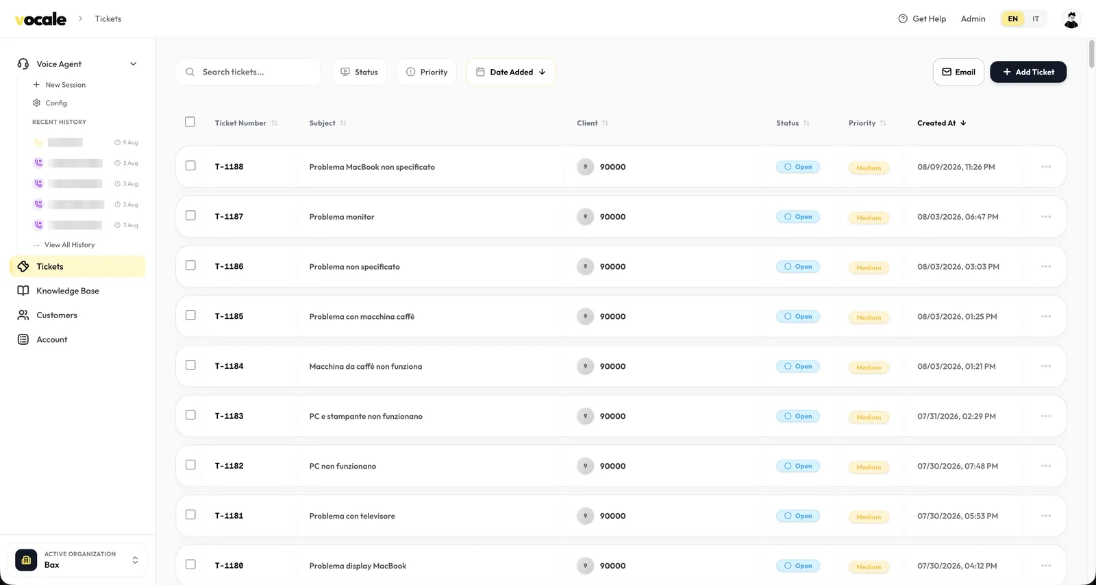 The tickets page: a table of support tickets with number, subject, client, status, priority and creation date, most of them opened automatically during calls.